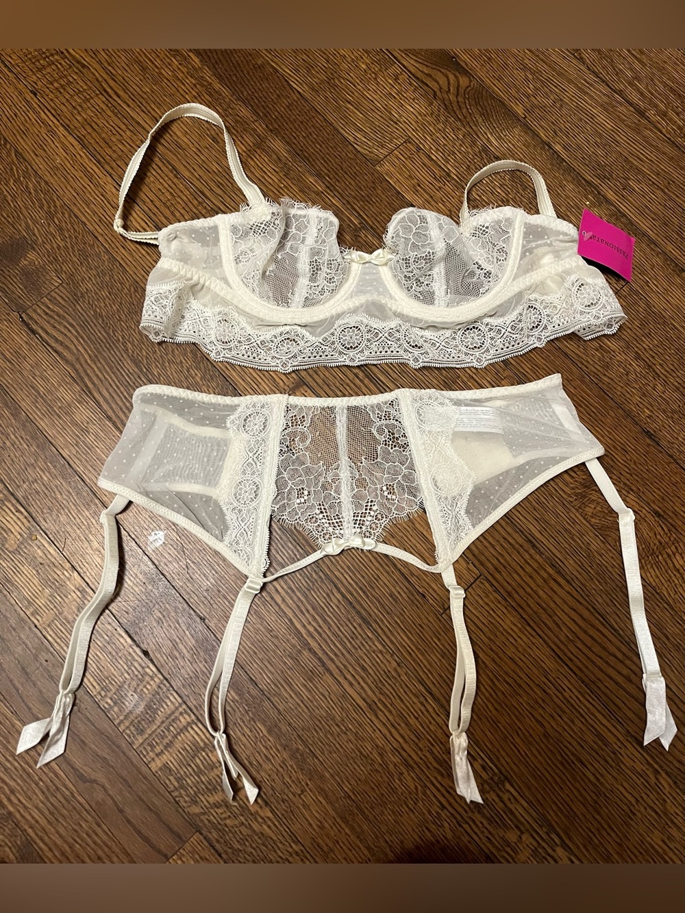 NWT Passionata Chantelle Sheer Lace Balconette Bra and Garter Belt Set in Cream